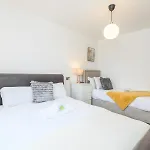 Large Homely Retreat In Pass The Keys Ferienhaus Leeds (West Yorkshire)
