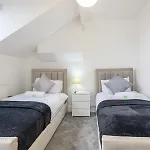 Large Homely Retreat In Pass The Keys Ferienhaus *