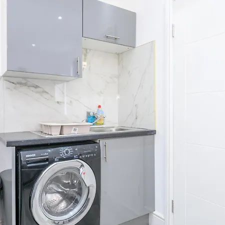 Semesterbostad Large Homely Retreat In Pass The Keys