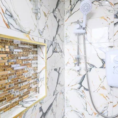 Large Homely Retreat In Pass The Keys Hébergement de vacances *