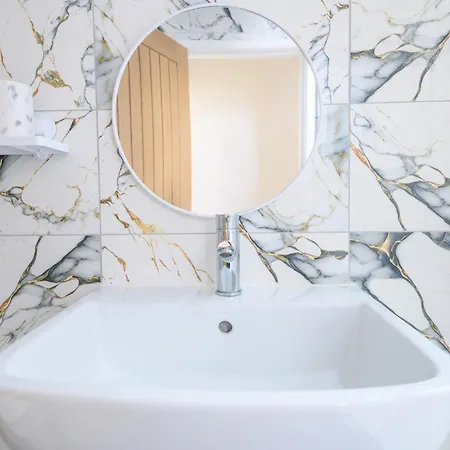 Large Homely Retreat In Pass The Keys Semesterbostad Leeds (West Yorkshire)