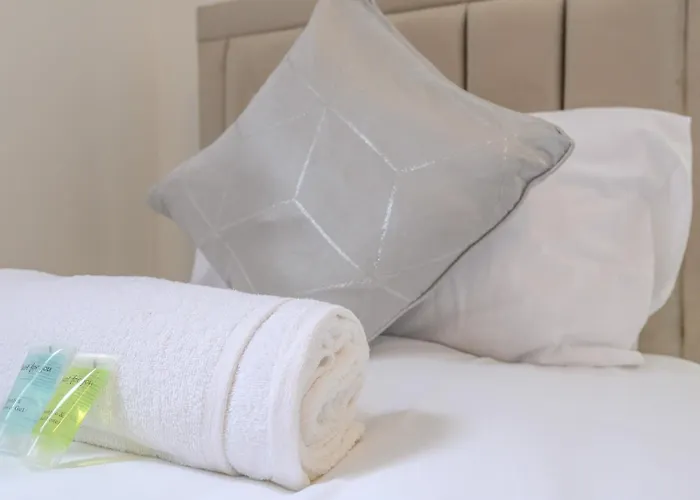 Large Homely Retreat In Pass The Keys Hébergement de vacances *