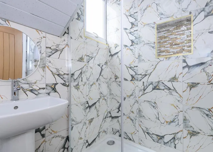 Large Homely Retreat In Pass The Keys Hébergement de vacances