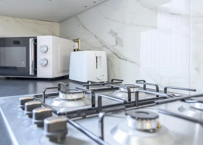 Large Homely Retreat In Pass The Keys Holiday home Leeds (West Yorkshire)