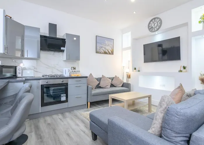 Holiday home Large Homely Retreat In Pass The Keys