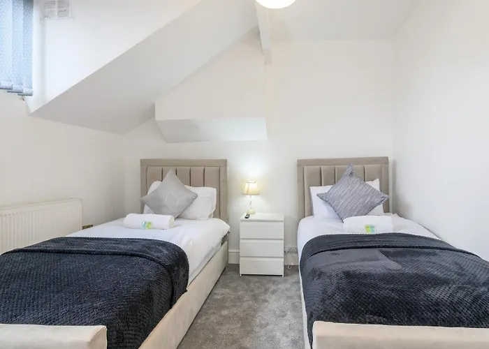 Large Homely Retreat In Pass The Keys Holiday home *