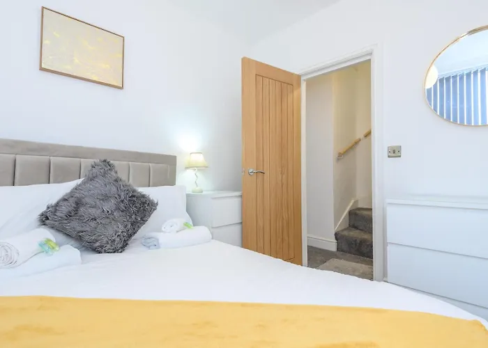 Holiday home Large Homely Retreat In Pass The Keys *