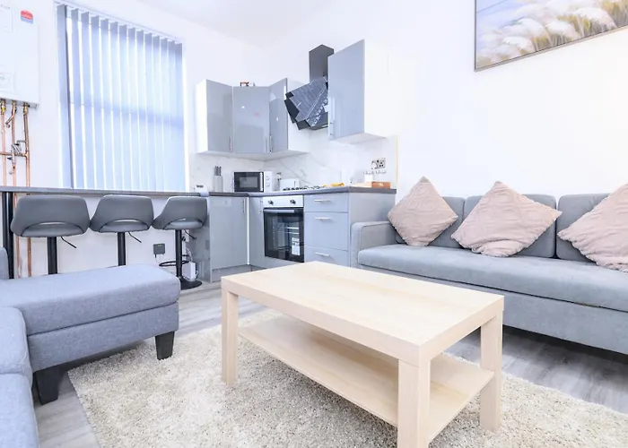 Large Homely Retreat In Pass The Keys Holiday home