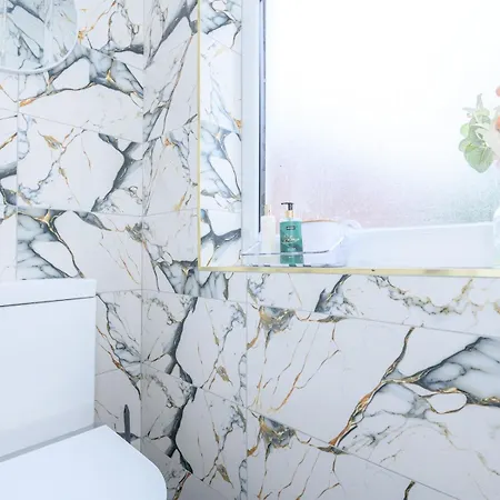 Feriehus Large Homely Retreat In Pass The Keys