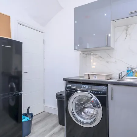 Large Homely Retreat In Pass The Keys Feriehus