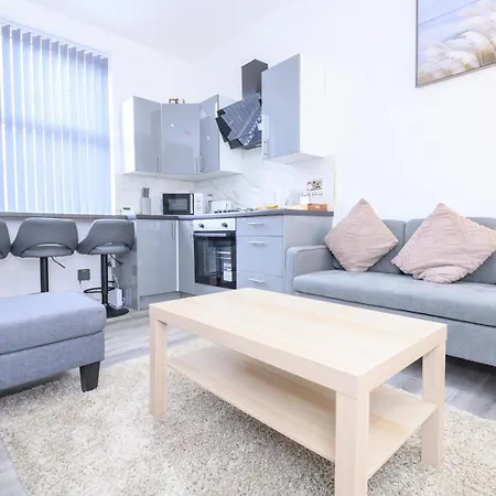 Large Homely Retreat In Pass The Keys Feriehus